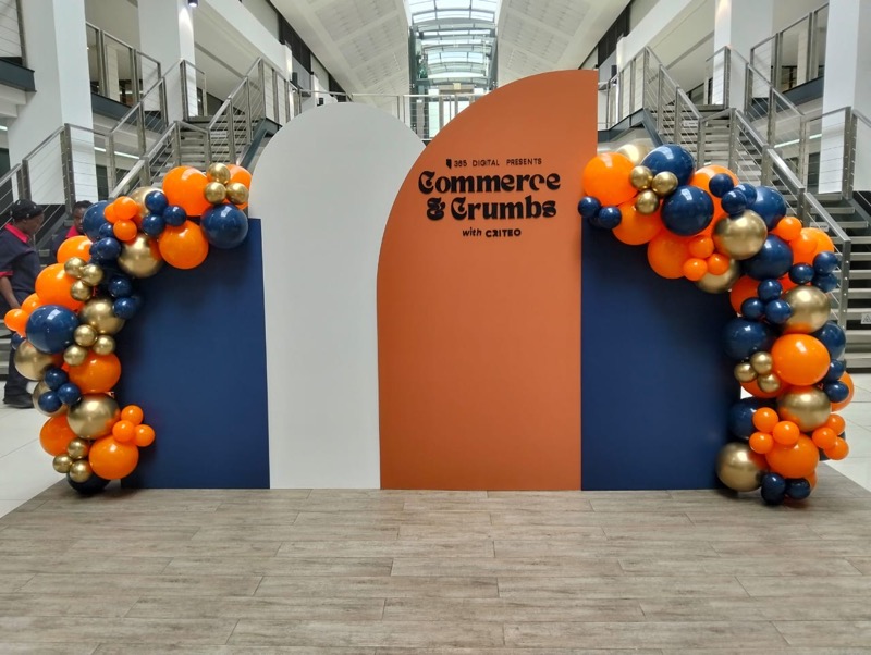 4-panel-balloon-backdrop-hire